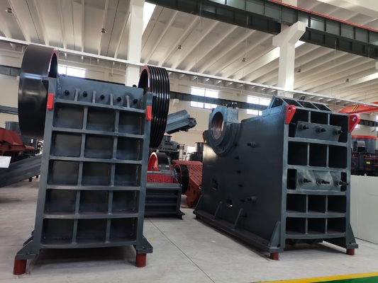 PE600X900 標準サイズの石灰岩バザルトのための原材料粉砕機