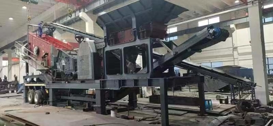 石灰岩/花粉岩/川岩/バザルトのための150-300tphの容量を持つ石窟移動クラッサーの設計